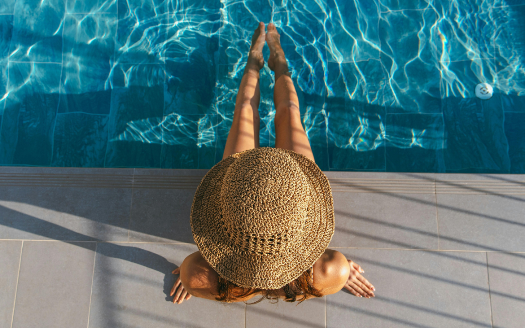 Pourquoi tu reviens de vacances encore plus fatiguée (et comment vraiment te recharger cet été)
